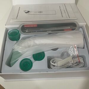 Facial suction beauty device